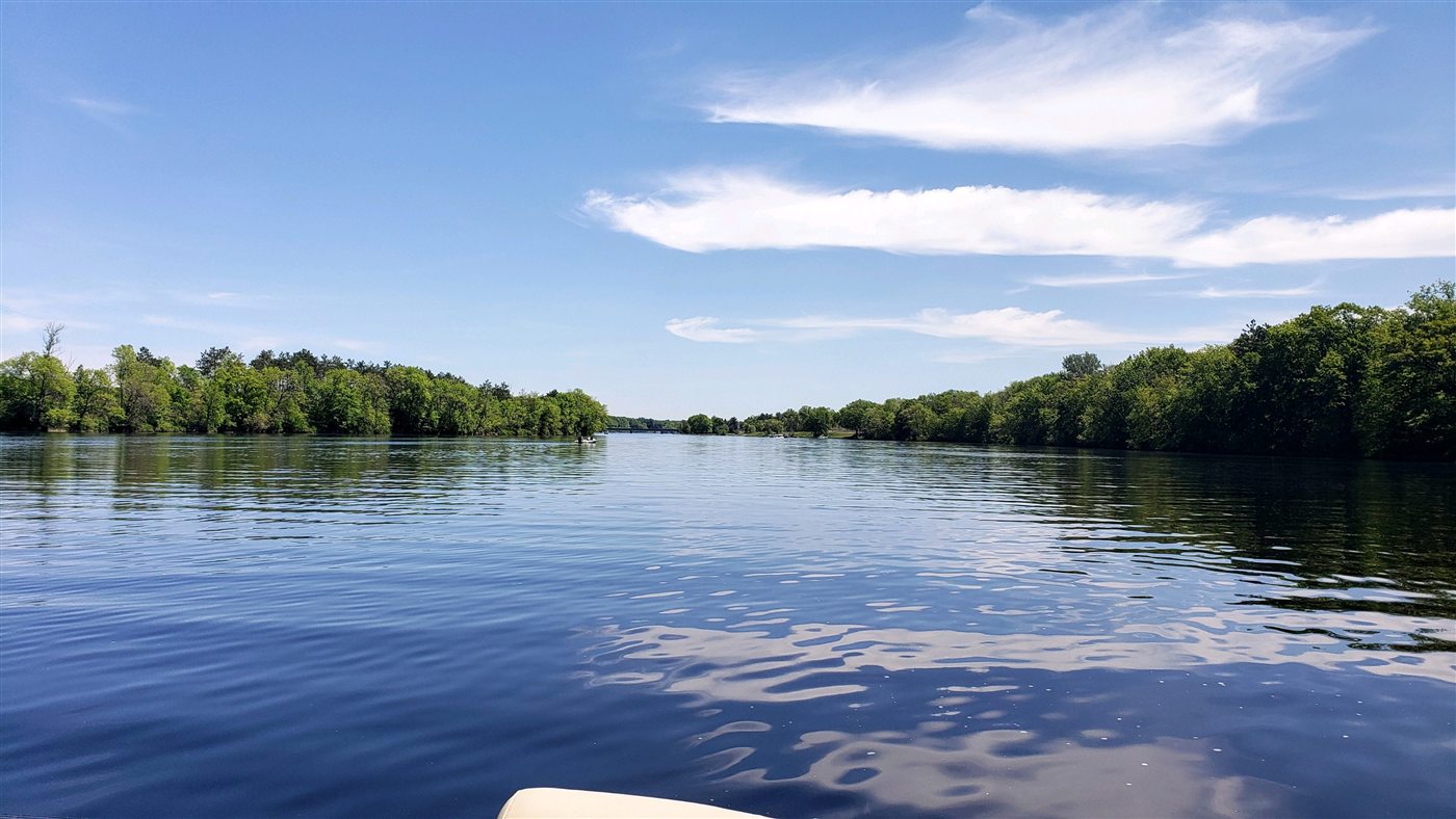 A bright summer day on Lake Holcombe